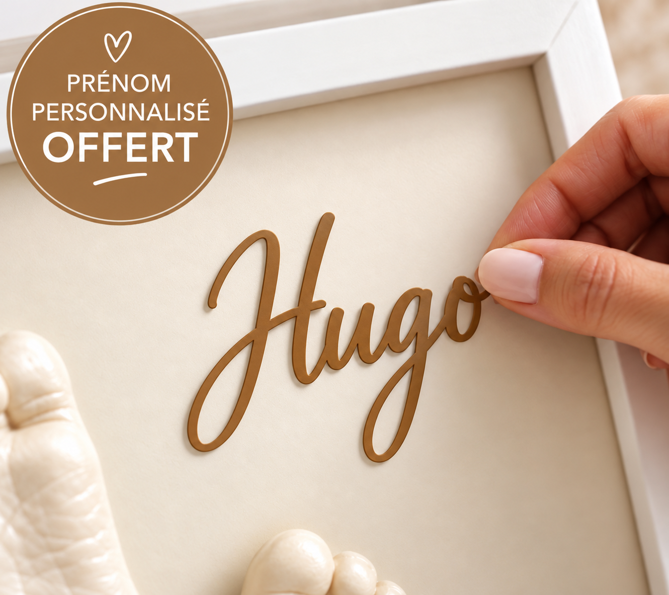 Exemple de personnalisation d'un cadre empreintes bébé avec le prénom Hugo